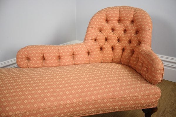 Antique Small Victorian Walnut Button Upholstered Chaise Longue (Circa 1860 - 1880)
