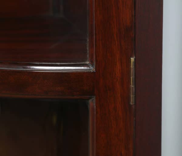 Antique Edwardian Mahogany Bow Front Glazed Corner Display Cabinet (Circa 1900) - yolagray.com
