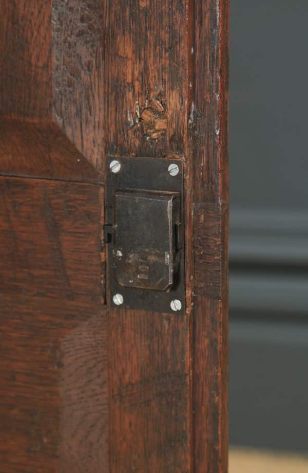 Antique Welsh 18th Century Georgian Oak Livery Press Housekeepers Cupboard (Circa 1780) - yolagray.com