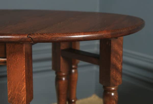 Small English 18th Century Style Oak Occasional / Coffee / Gate Leg Table (Circa 1980)