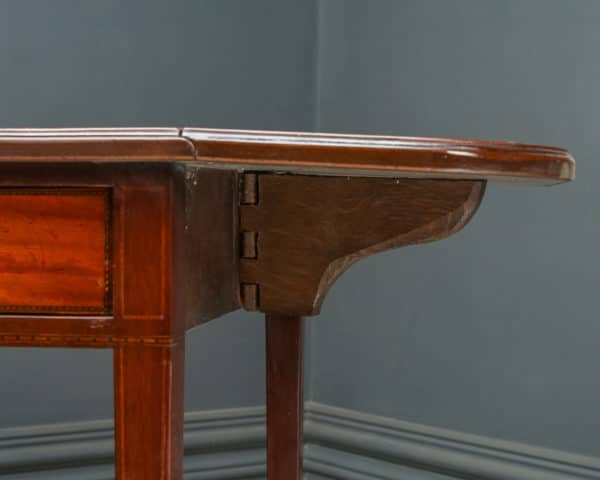 English Georgian Style Mahogany Drop Leaf Pembroke Side Table / Bedside (Circa 1960)