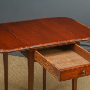 English Georgian Style Mahogany Drop Leaf Pembroke Side Table / Bedside (Circa 1960)